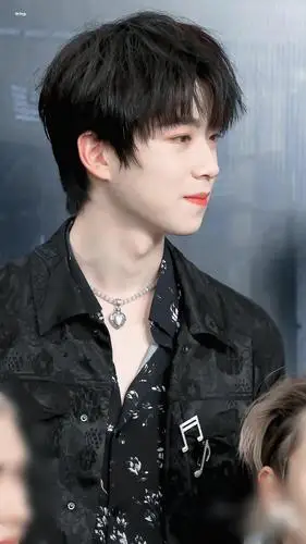 持更图楼冷感少年张嘉元不张嘴限定