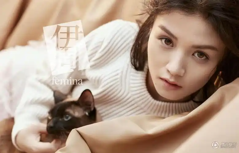 news and gossip | 明星八卦门 03 春夏百变写真曝光 穿上皮裙依然