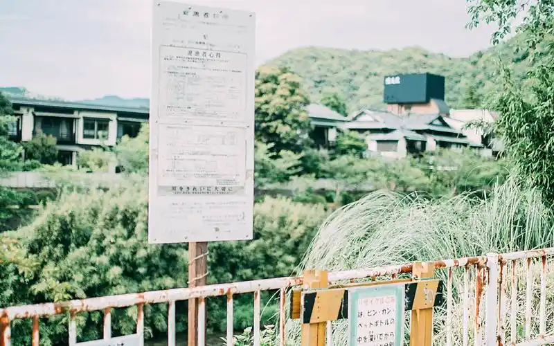 日系夏日唯美街道风景高清桌面壁纸