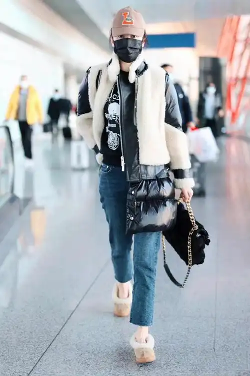 机场私服穿搭又酷又保暖,格调真高级|宋佳|棉服|纯黑色_新浪新闻