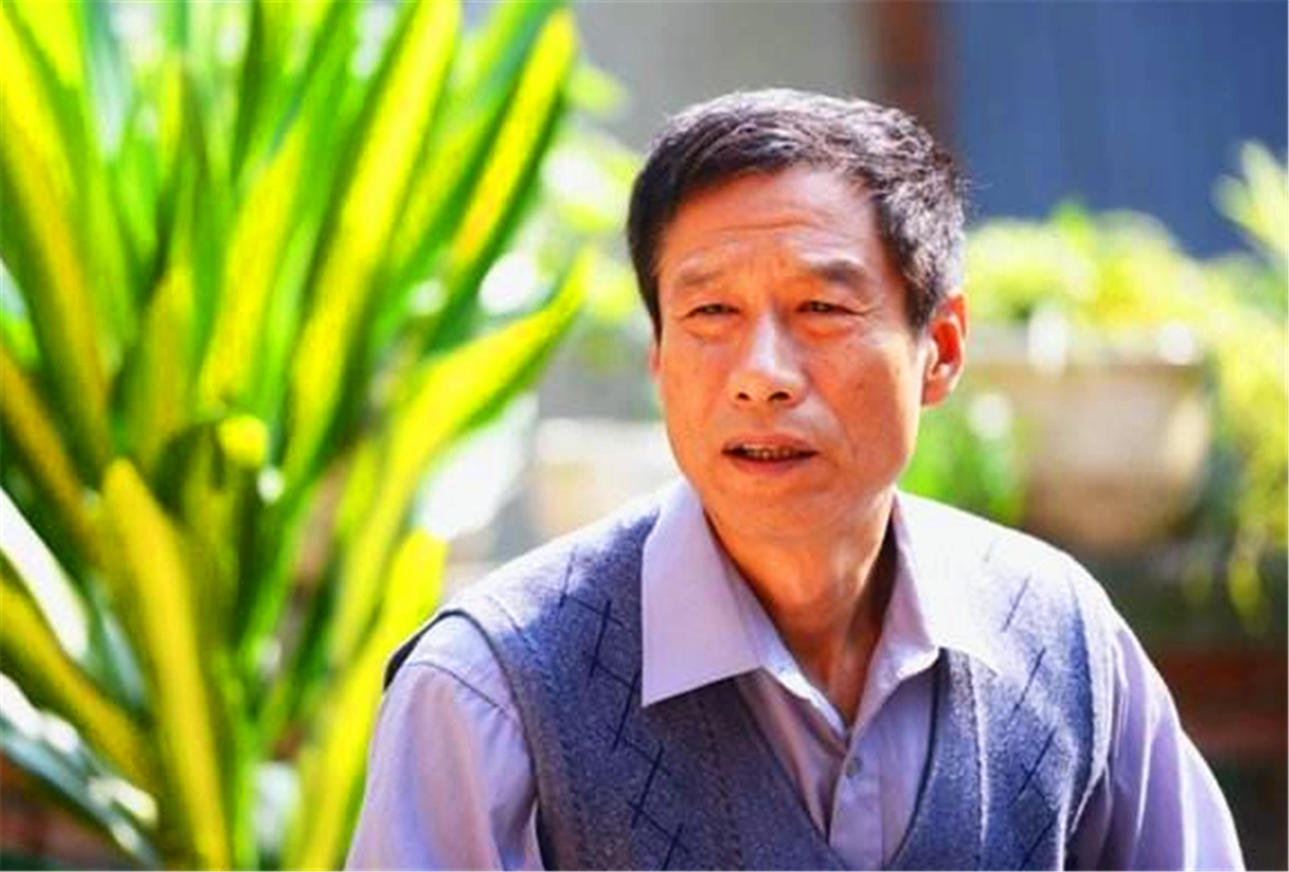 影视圈有非常多的老戏骨,今天要说的这位就是当之无愧的演技派演员,他