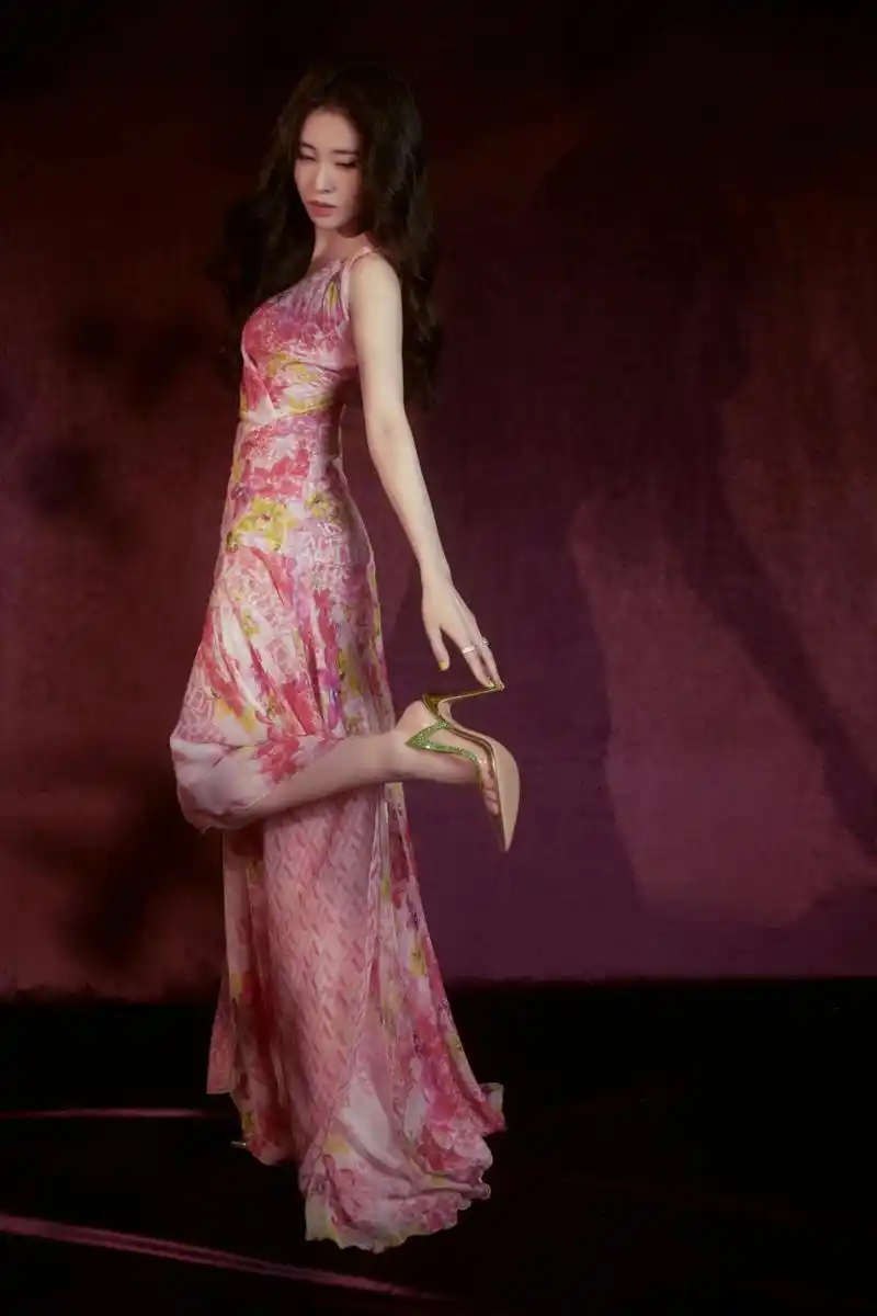 张碧晨  高跟美脚丫