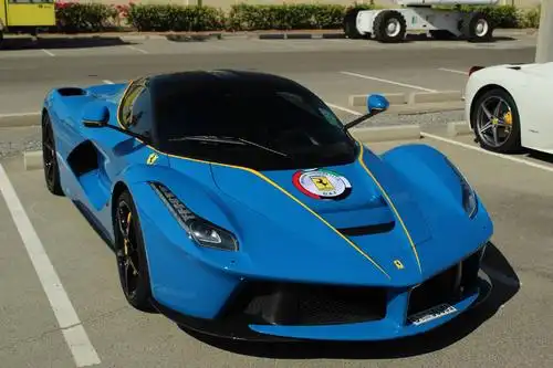 法拉利laferrari魅力四射,动感十足.