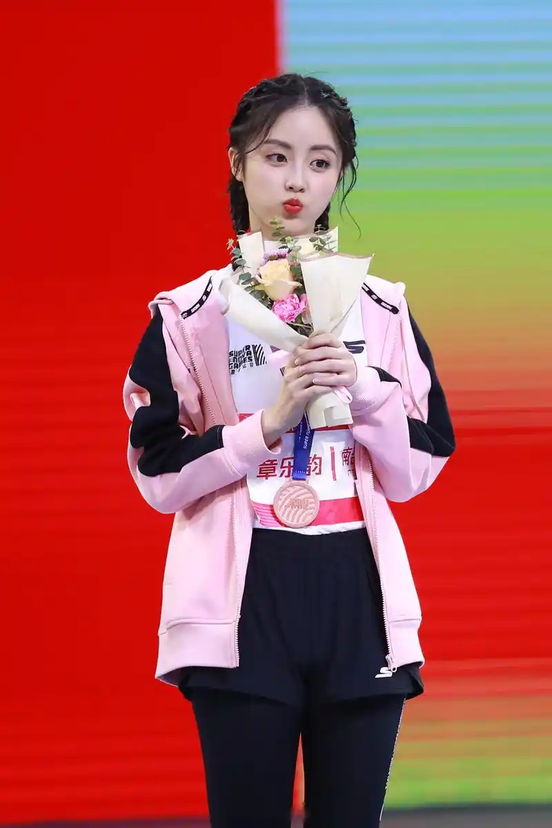 谢谢我的师父郭教练,以及一直陪伴一起练箭的昕昕 ,明天体操加油!