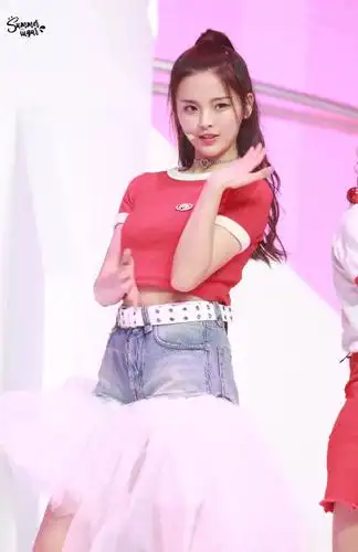 杨超越张雨绮同框,竟然很有cp感?