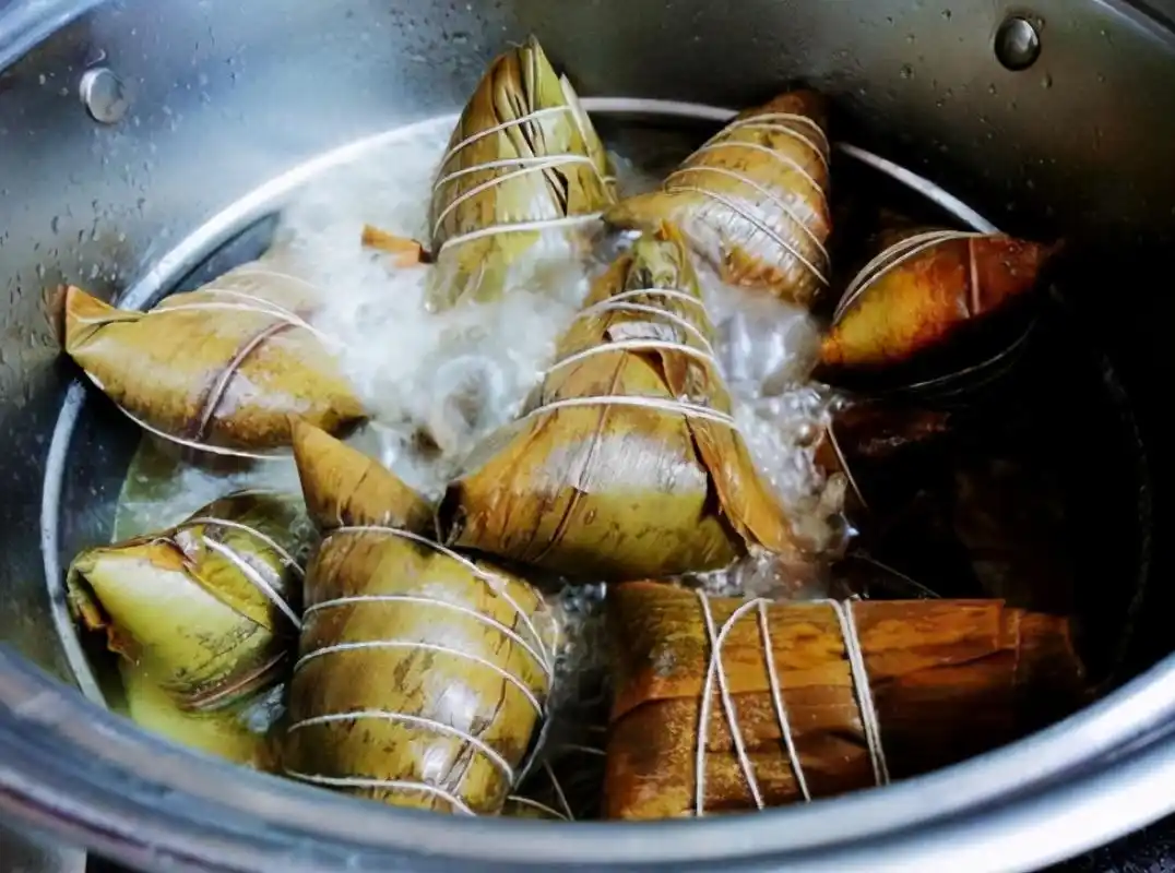 成品粽子如何在家煮熟