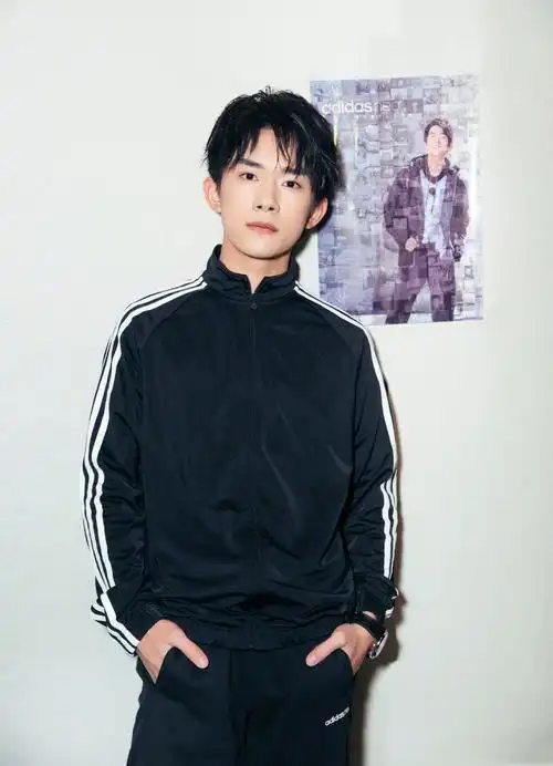 易烊千玺阿迪达斯代言海报图片23