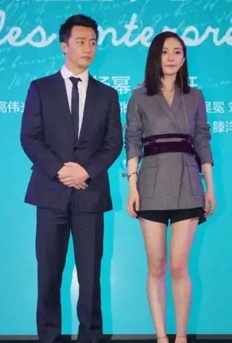 杨幂与黄轩拍吻戏不尴尬 否认离婚称状况非常好