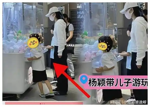 黄晓明一家三口现身迪士尼!杨颖穿小香风似少女!小海绵帅气十足