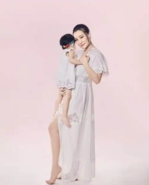 【·崭露头角·】——1997年,谭晶以优异的成绩毕业后,被分配到了