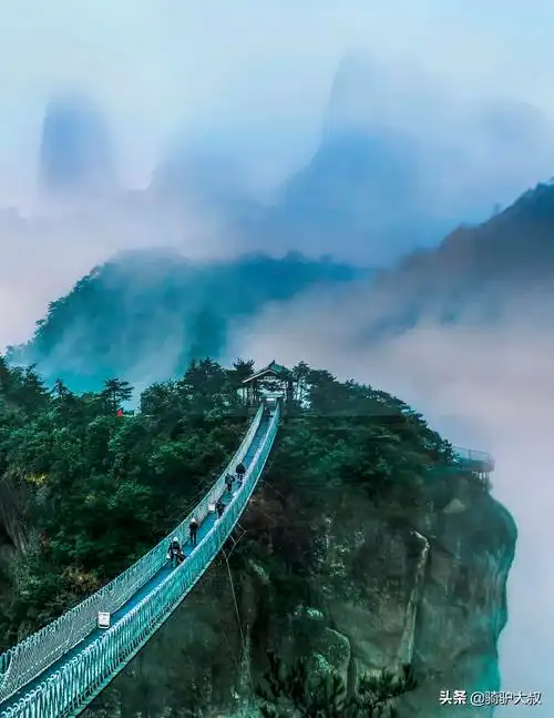 从古至今,人们总是对仙境有各种幻想:想象它在云巅之上,九霄之外;在