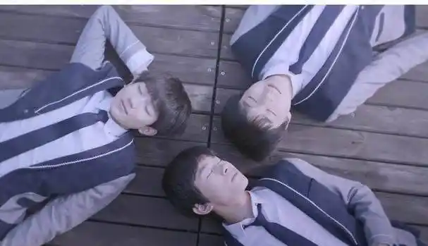 新造型的tfboys真帅,王源,王俊凯,你喜欢哪一款_校服_表演_白色