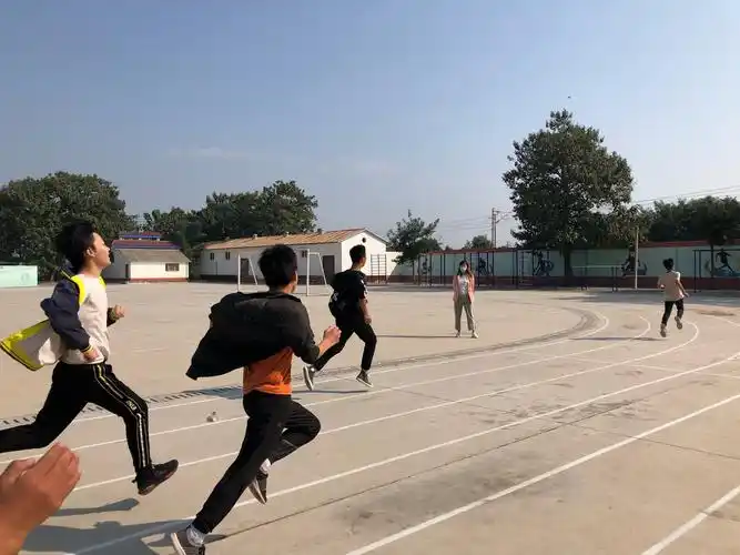 阳光体育,魅力少年——临潼区相桥初级中学阳光体育大课间活动正在