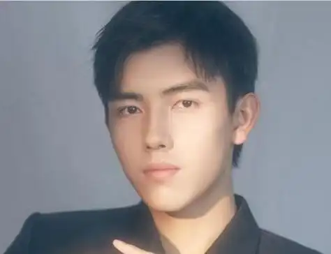 学生菱形脸男生适合什么短发