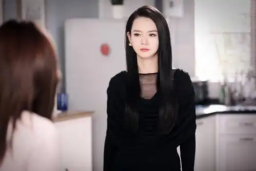 32岁戚薇依然萝莉颜左能创业右能撩妹不愧是女总裁