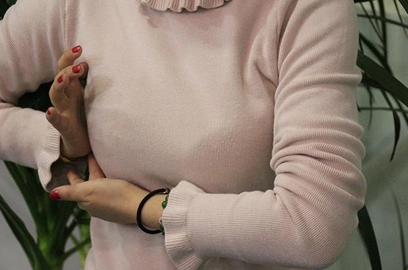 引起女性乳房疼痛的7大因素怎么缓解女性乳房疼痛的症状