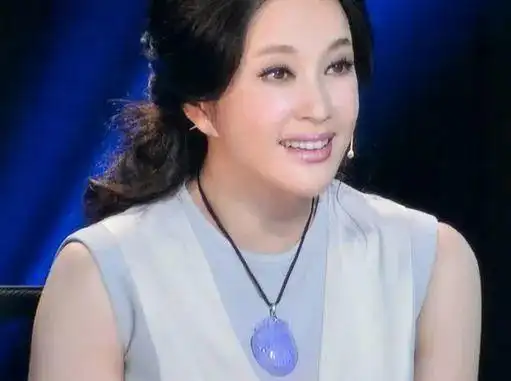 刘晓庆收藏价值12亿的七色翡翠曝光