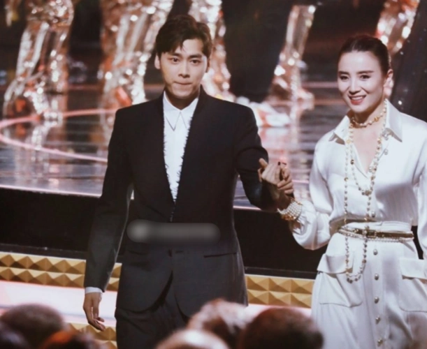 有种豪门姐弟叫宋佳李易峰镜头扫过两人同框已脑补豪门剧