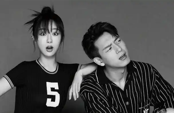 杨紫晒与李现合照为老同学庆生,曾被嫌弃又胖又丑的她终于火了_活动