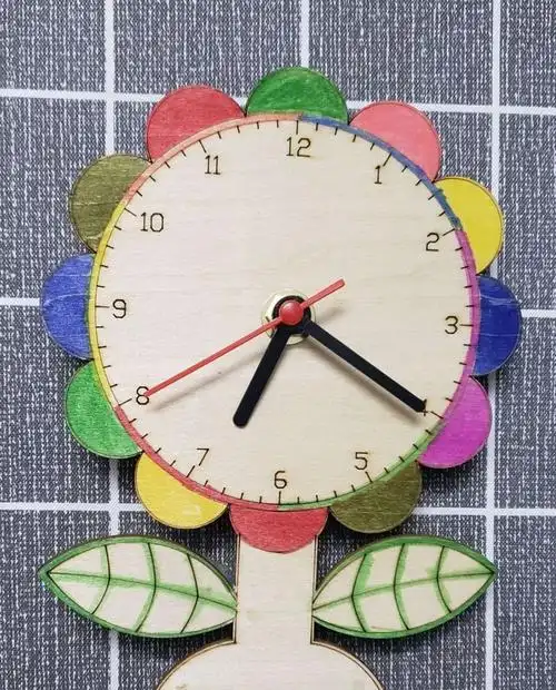 只争朝夕,不负韶华——火星小学一年级数学自制钟表比赛活动