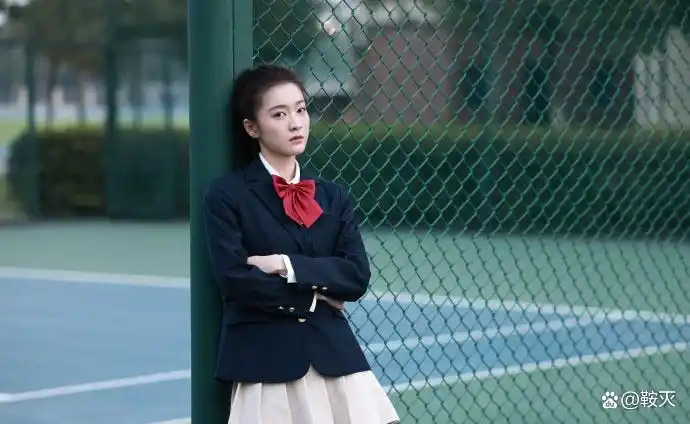 张雪迎校服照,青春洋溢