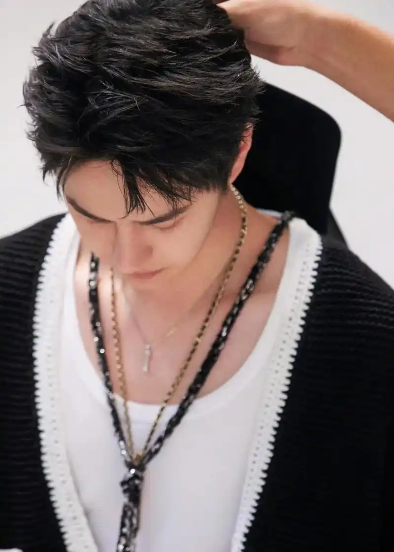 91嗯～小朋友最近的锁骨出镜率很高啊～9898#王一博这就是 - 抖