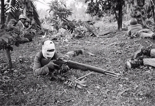 跟随着这些越战老照片,了解残酷真实的越南战争_坦克
