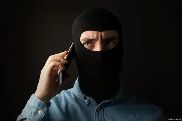 为什么中国的蒙面人都蒙下半张脸,西方的蒙面人都蒙上半张脸?