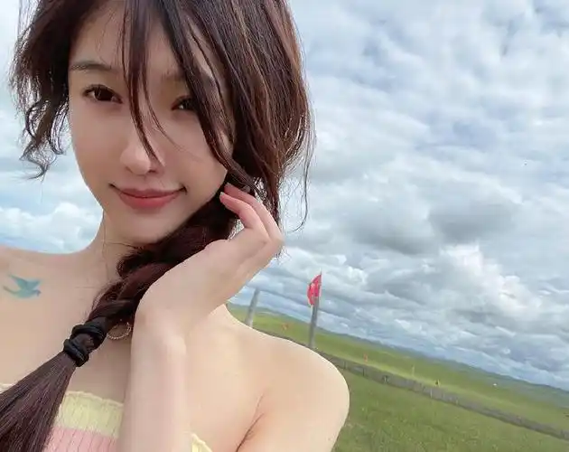 虎牙正恒冷饮微博生活照女主播正恒冷饮许妹性感写真图片