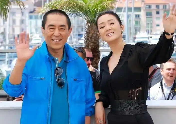 这一夜,巩俐带75岁丈夫出席国宴,狠狠给内娱明星们"上了一课"