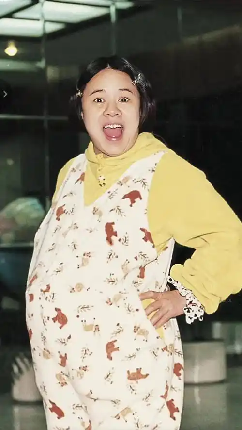 3月1日,58岁的"金龟子"刘纯燕官宣自己当外婆了,她24岁的女儿王逸宸诞