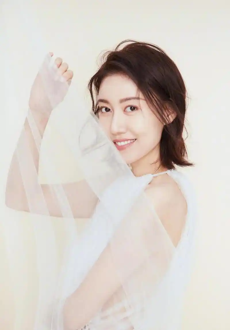 女星高露身材好到你无法想象 女星高露一直给人感觉时尚,阳光,身材极