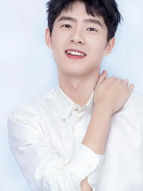白衬衣的刘昊然,干净可爱帅气