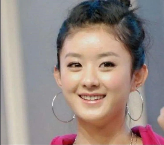 赵丽颖19岁选秀旧照曝光脸蛋胖嘟嘟超可爱初舞台自信大方