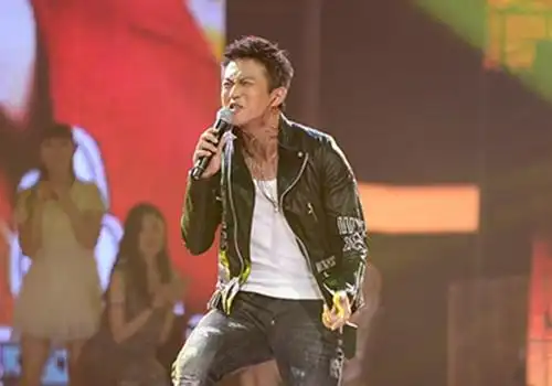 图邓超中国好声音直播中抢眼张碧晨凭时间都去哪了夺冠