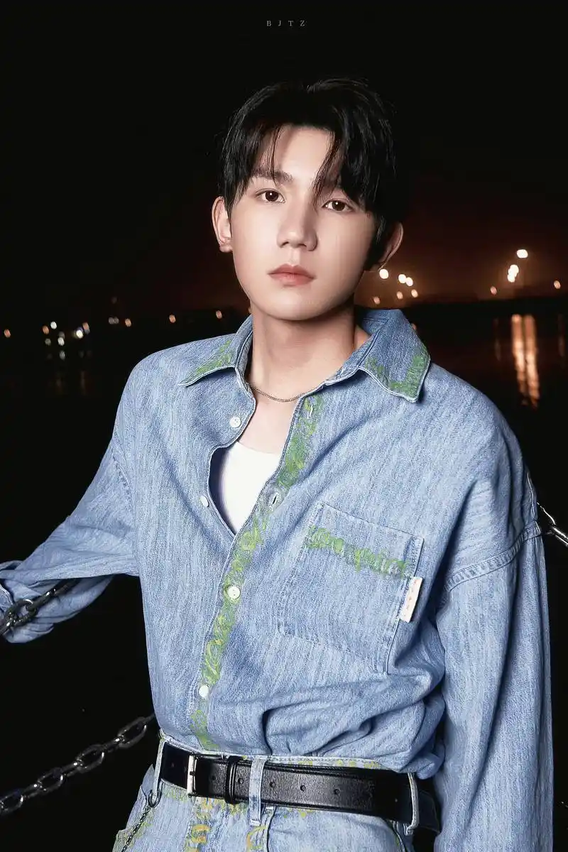 一组超赞的tfboys高清壁纸!