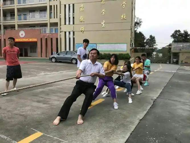 用笑声驱逐昨夜的疲惫——德恒实验学校圆梦一队剪影