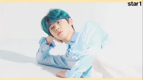 1999年9月13日出生于韩国京畿道城南市盆唐区,韩国流行乐男歌手,男子