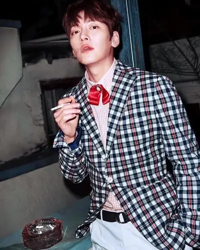 池昌旭晒抽烟视频粉丝暴动两极化有人赞帅有人傻眼脱粉