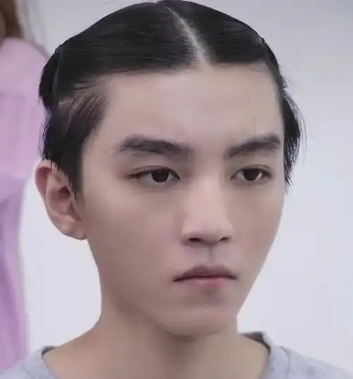 王俊凯的这个头发是怎么特点,我怎么跟理发师说?