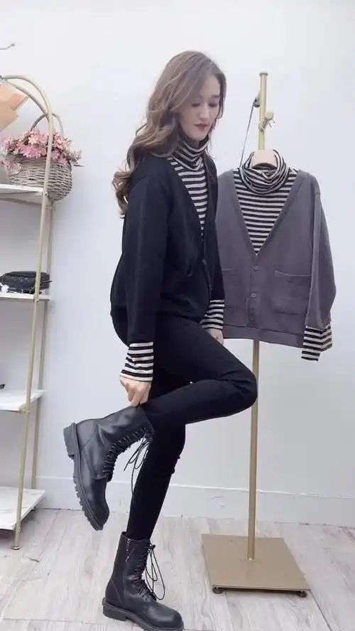 太喜欢了条纹拼接上衣黑色小脚裤好看洋气又显瘦#初秋穿搭