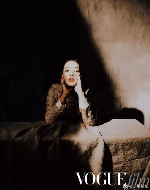 舒淇荧光橙造型