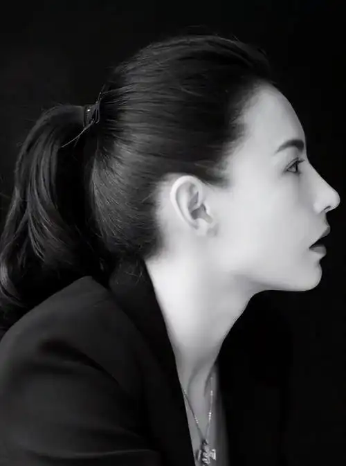 这些女明星的颜值都非常抗打,不仅正脸好看,就连侧颜都非常的惊艳