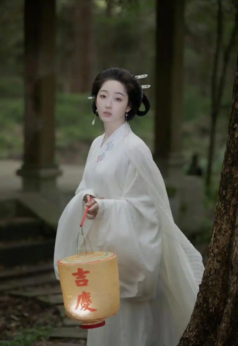 蒋梦婕古装仙女照,真美[亲吻]