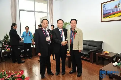 "江苏省实施创新驱动战略的关键技术路径"高峰论坛暨