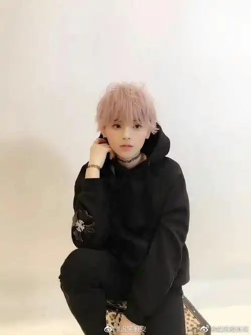 杨超越紫色短发旧照##杨超越短发旧照