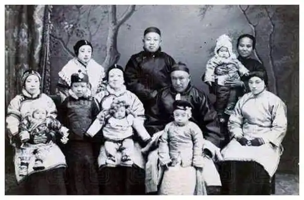 封建嫡庶之别有多严重?庶子袁世凯是总统,母亲去世也进不了祖坟