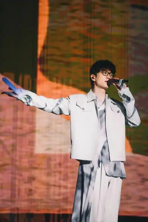 如果"许嵩现象"不断出现,乐坛就离下一个"黄金年代"不远了