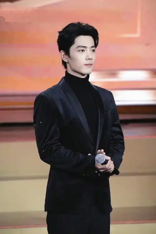 肖战中国电视剧年度盛典内场##胡歌肖战同框##肖战黑色闪钻西装造型