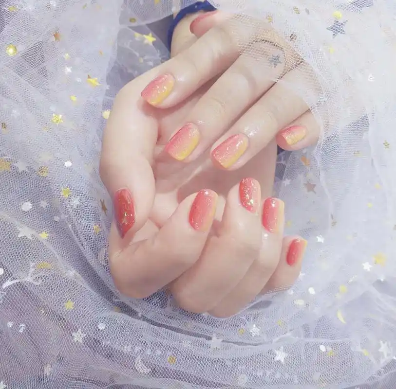 双色渐变美甲教程,夏天就要这种仙气满满的感觉!_颜色